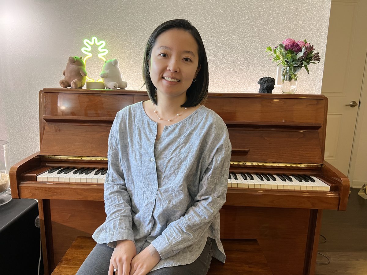 Iris Lin at the piano in her studio